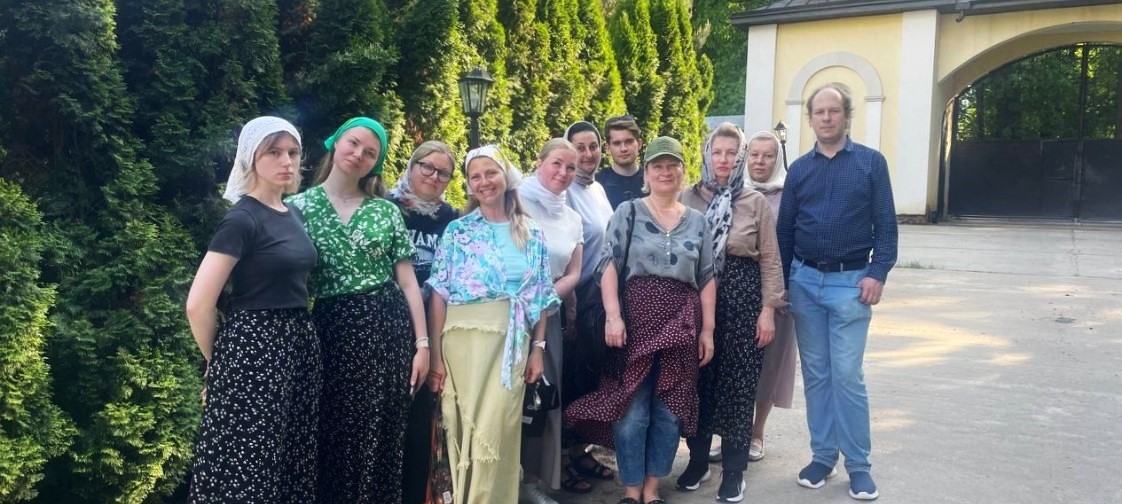Добровольцы «Маринс Групп» помогли в уборке Давидовой пустыни перед торжественным богослужением
